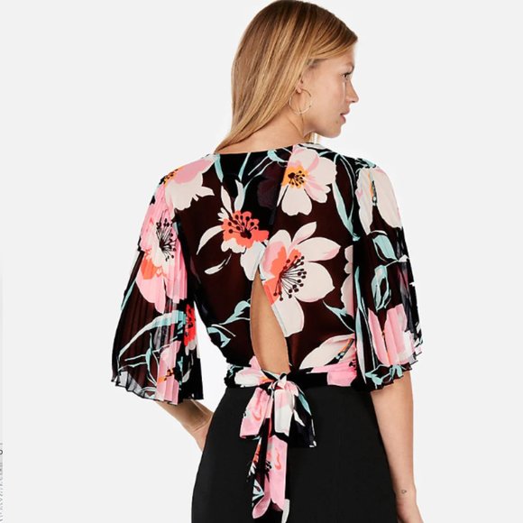 Express Pleated Kimono-Sleeve Top in Black Floral, Size Medium - Picture 2 of 8